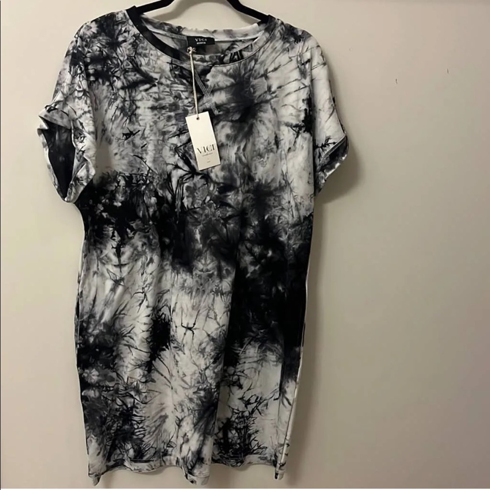 Vici tie dye t-shirt dress